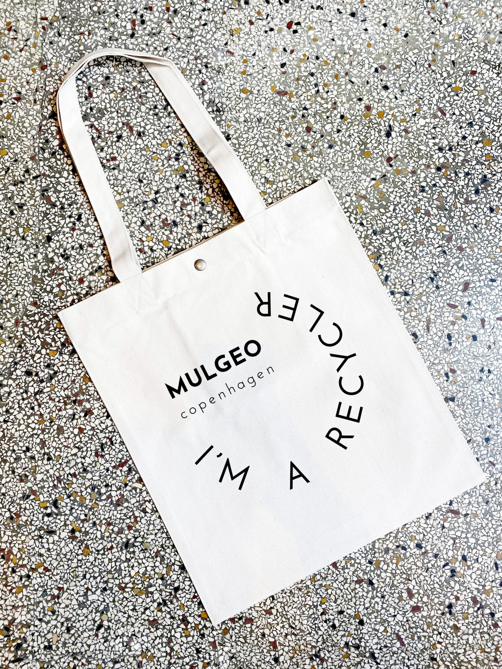 Our collection of sustainable tote bags is perfect for everyday use. Designed with quality and functionality in mind, these bags are both stylish and eco-friendly.
