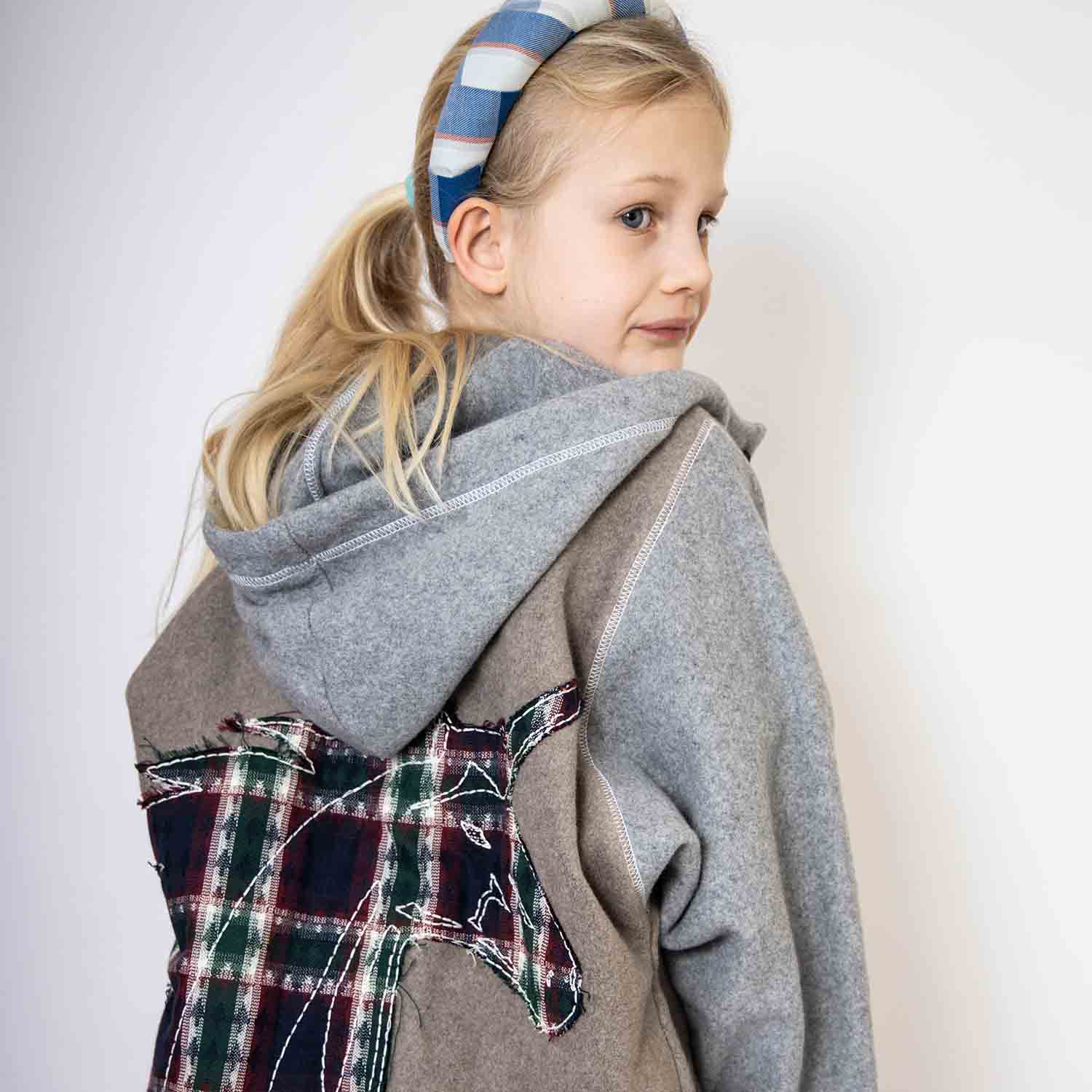 Beige fleece hoodie for kids with unicorn applique